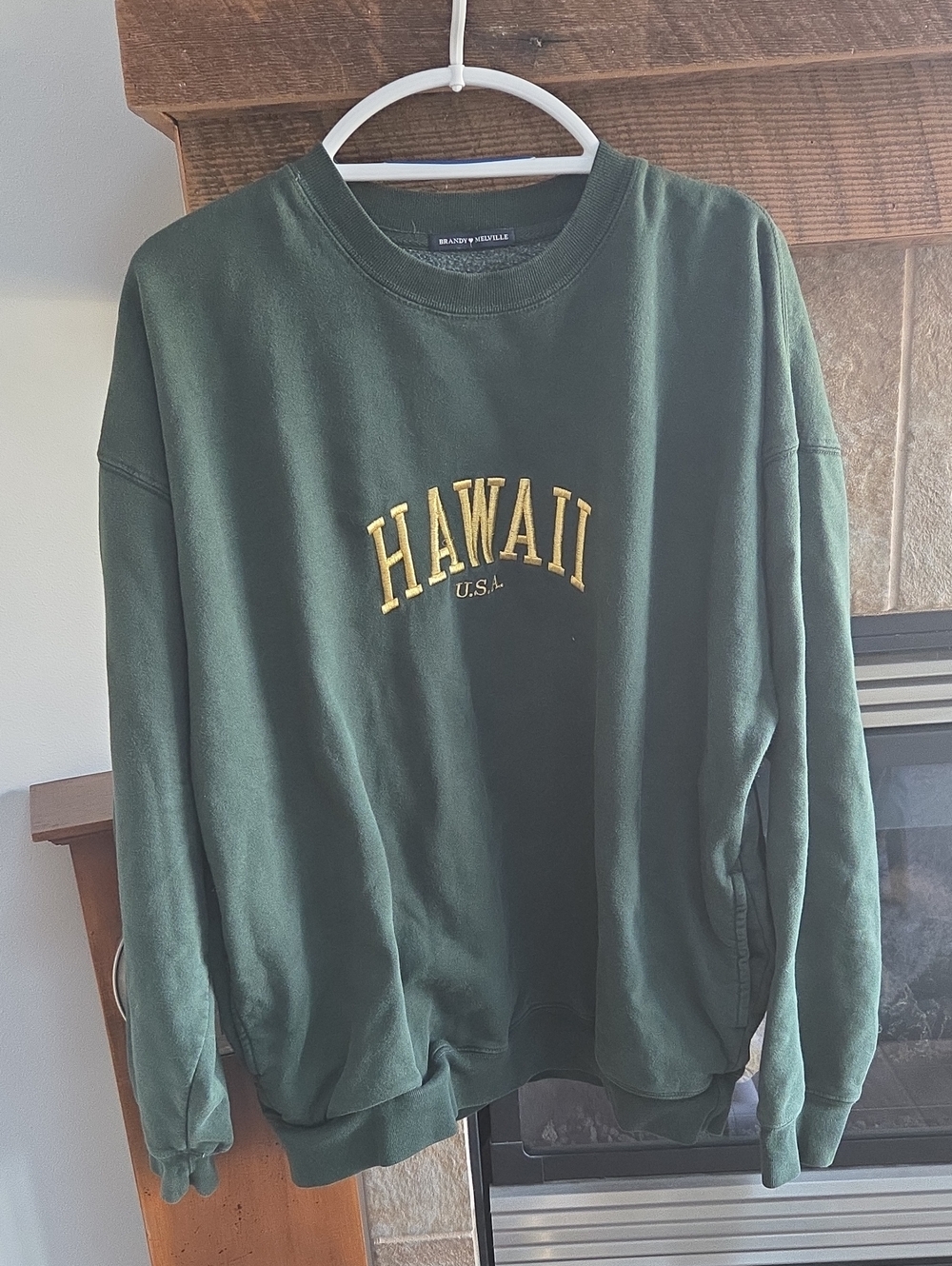 Brandy Melville Dark Green Hawaii Gold Embroidered Crewneck Pullover Sweater OS
